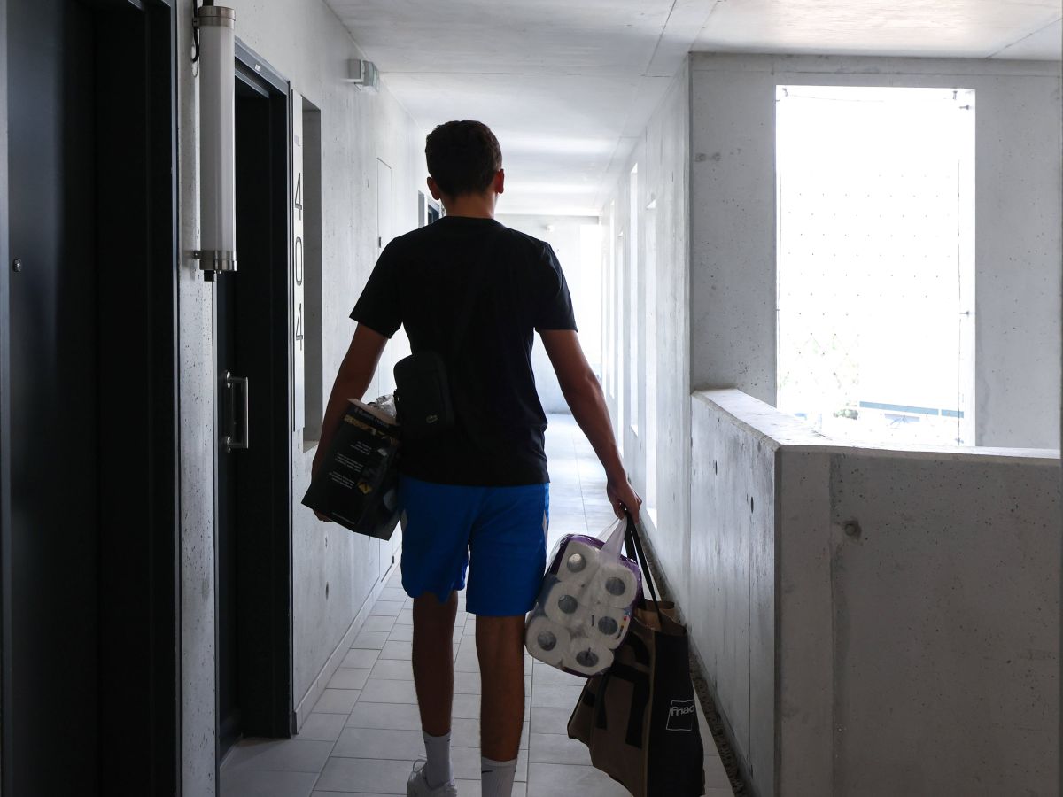 Due to lack of accommodation, students turn to youth hostels