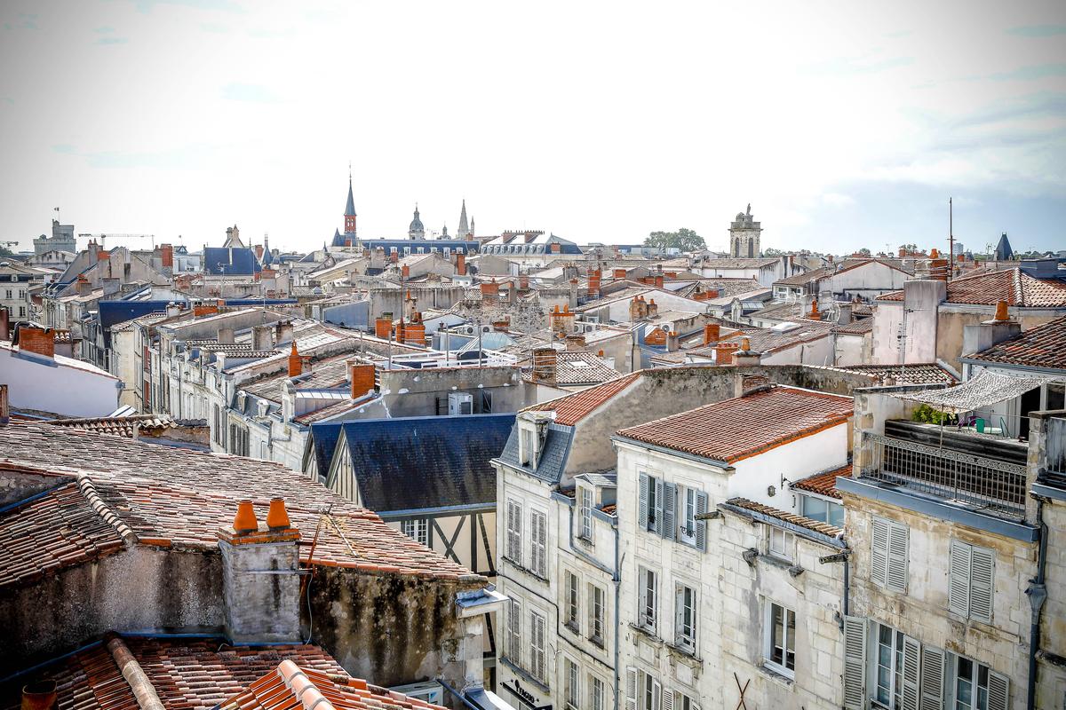 Sales stabilize but prices drop again in the third quarter